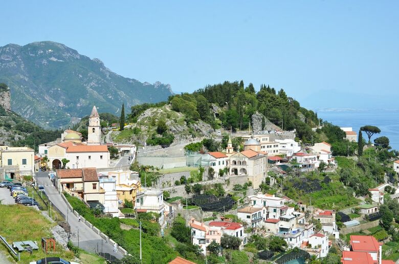 Amalfi Hills Country Hotel