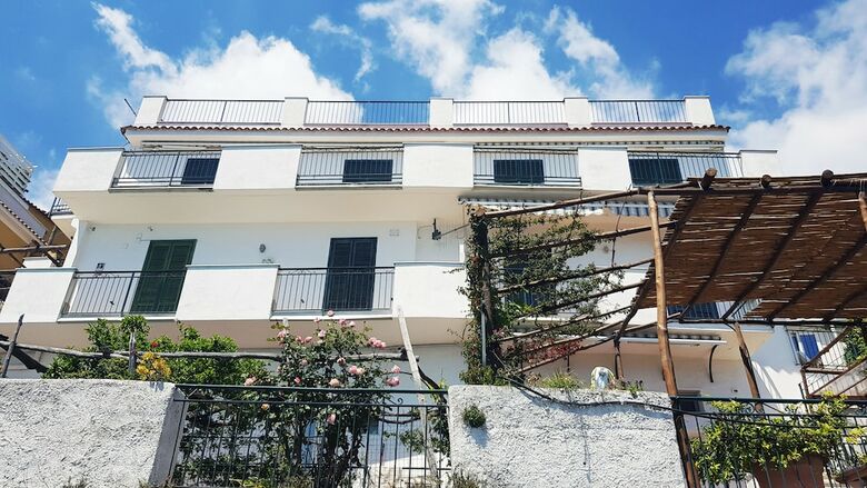 Amalfi Hills Country Hotel