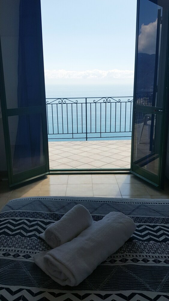 Amalfi Hills Country Hotel