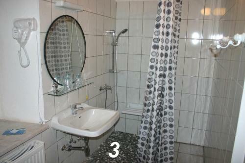 Hotel-pension "alte Schule"