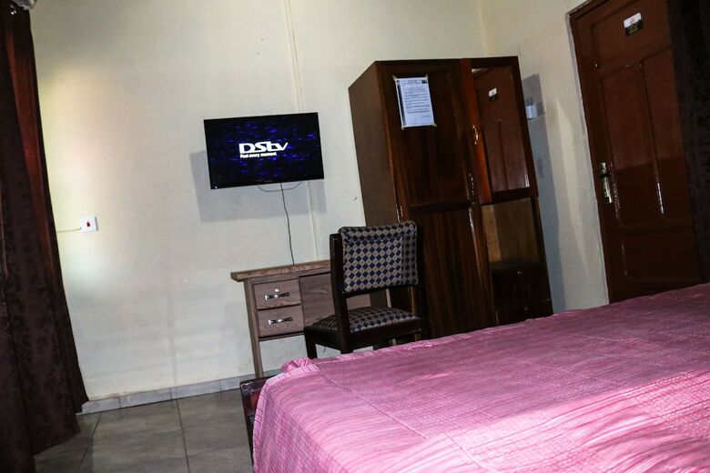 Vis-a-vis Hotel