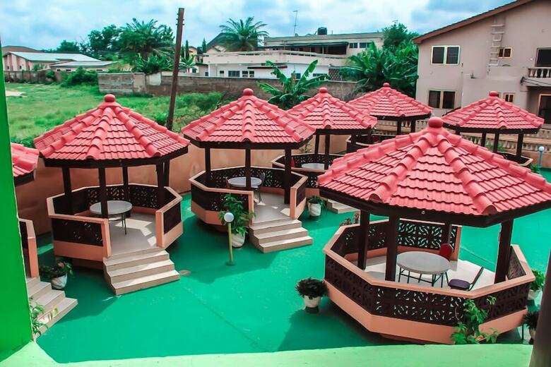 Vis-a-vis Hotel