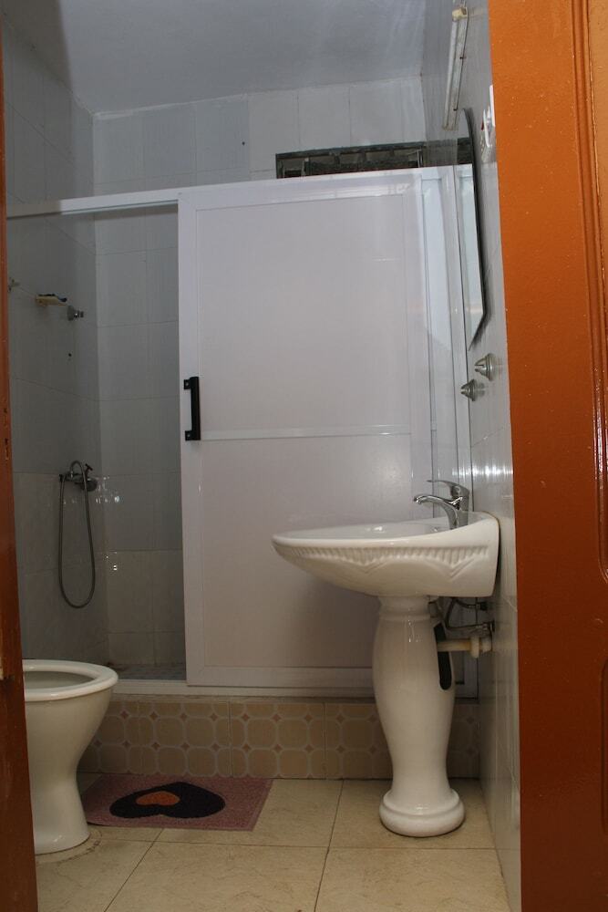 Vis-a-vis Hotel