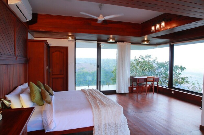 Hotel Hills & Hues