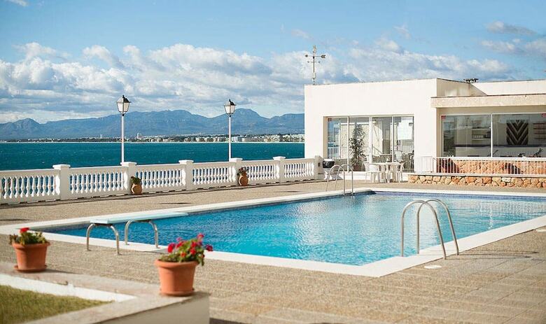 Beachfront Apartment Brusells Th17