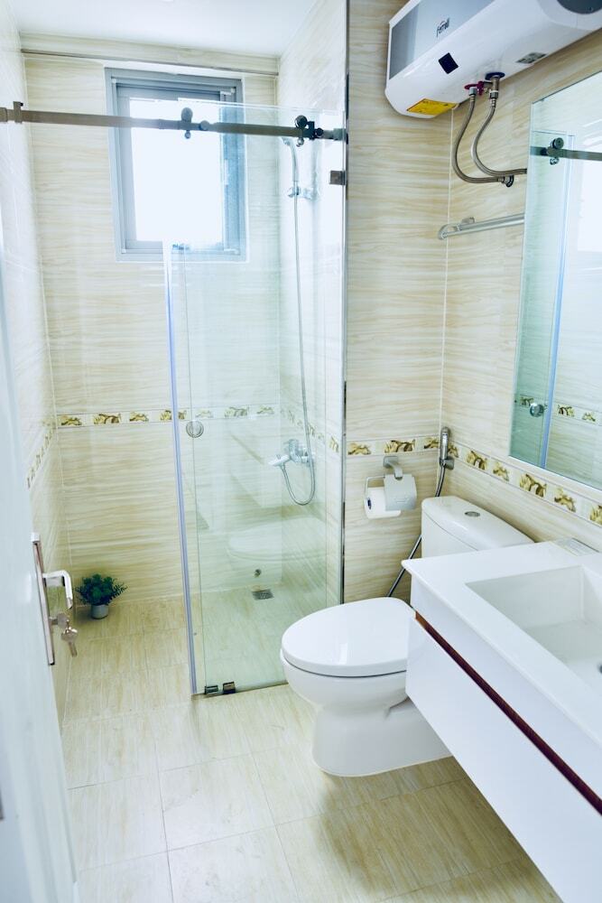 La Rose Great View 14th 2 Br. Apartment