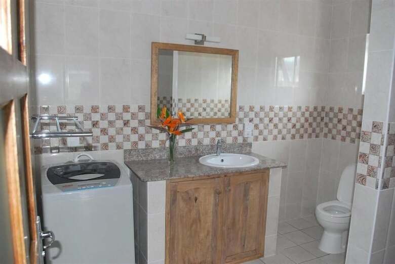 Apartamentos Shanaz Beachside Retreat