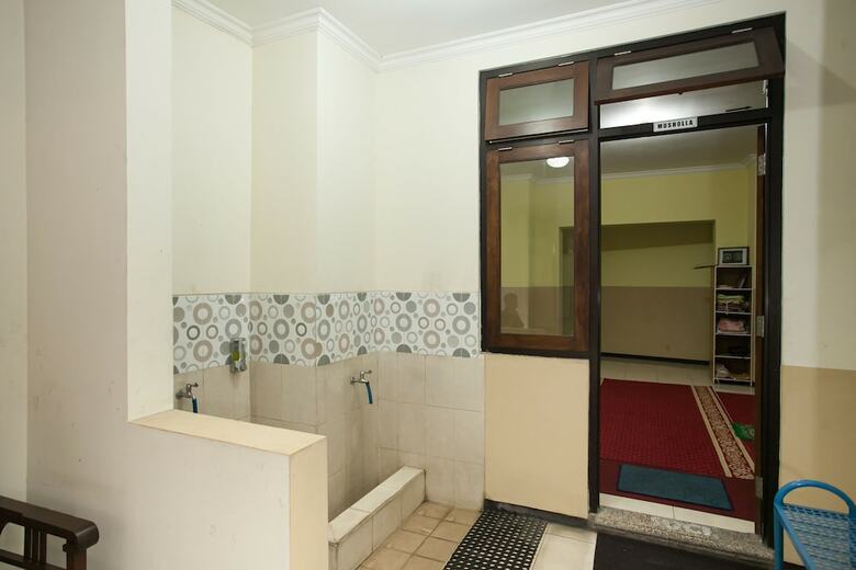 Hotel Reddoorz @ Rampal