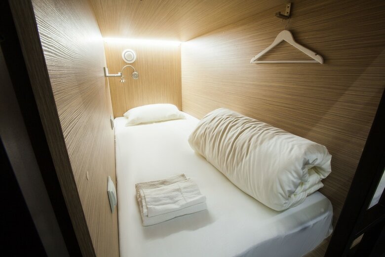 Buran Capsule Hotel - Hostel
