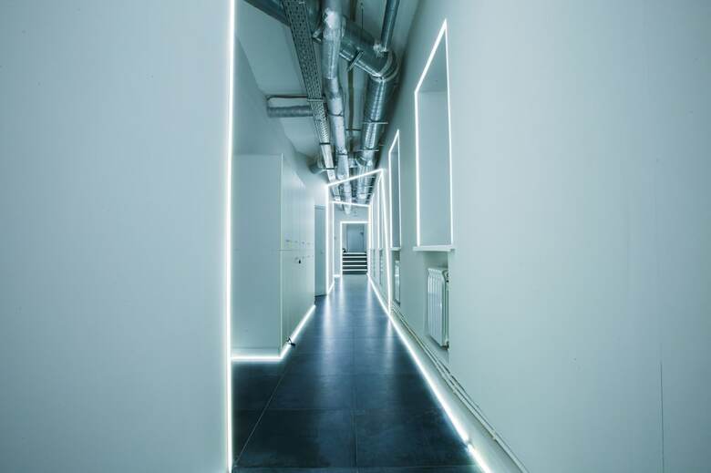 Buran Capsule Hotel - Hostel