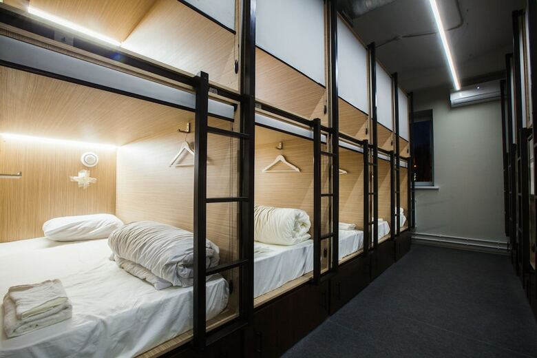 Buran Capsule Hotel - Hostel