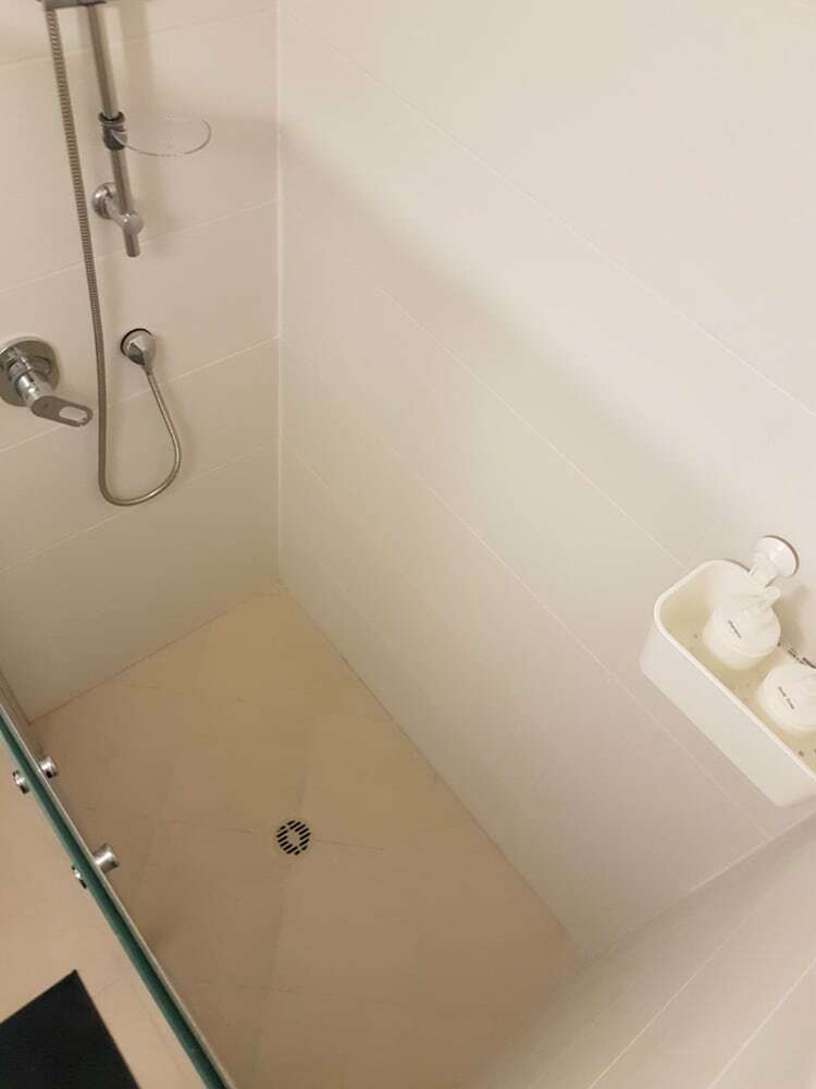 Hotel Private Bed And Bathroom In Netanya