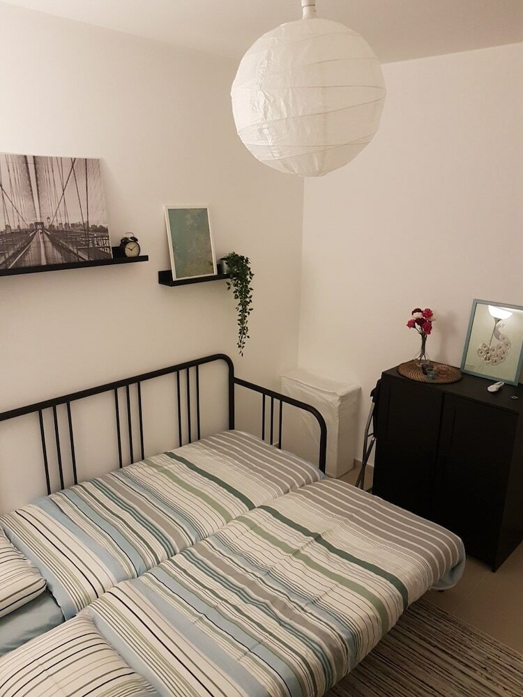 Hotel Private Bed And Bathroom In Netanya