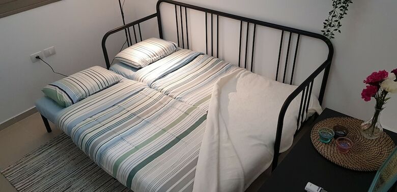 Hotel Private Bed And Bathroom In Netanya