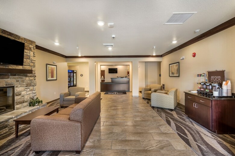 Cobblestone Hotel & Suites - Victor