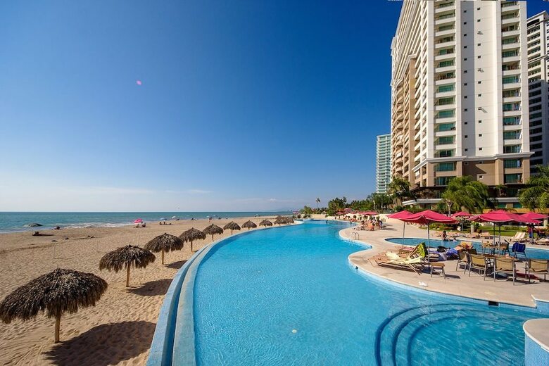 Stunning Upgraded Condo All Oceanfront