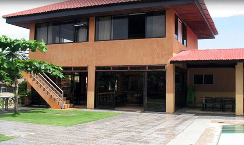 Hotel Canoe Beach Resort