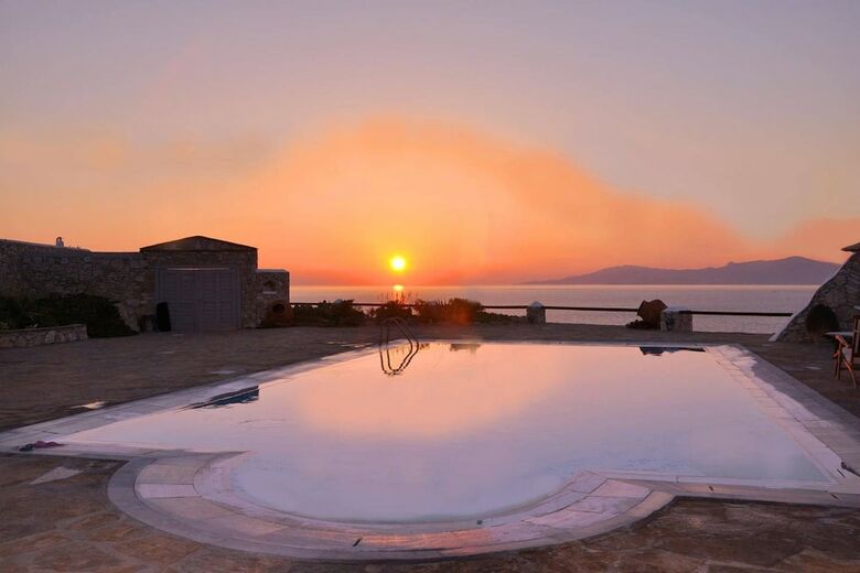 Zeus Seafront Villa