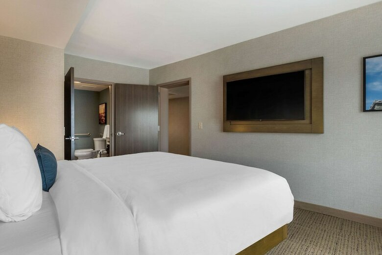 Cambria Hotel West Orange
