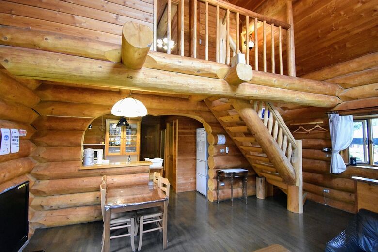Canadian Log Cottage Takitaro