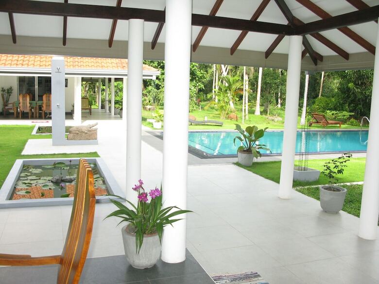 Hotel Anuhas Airport Villas