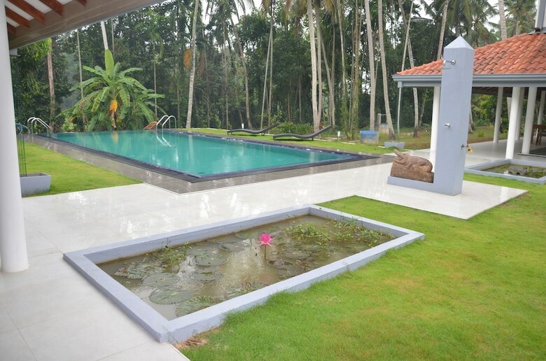 Hotel Anuhas Airport Villas