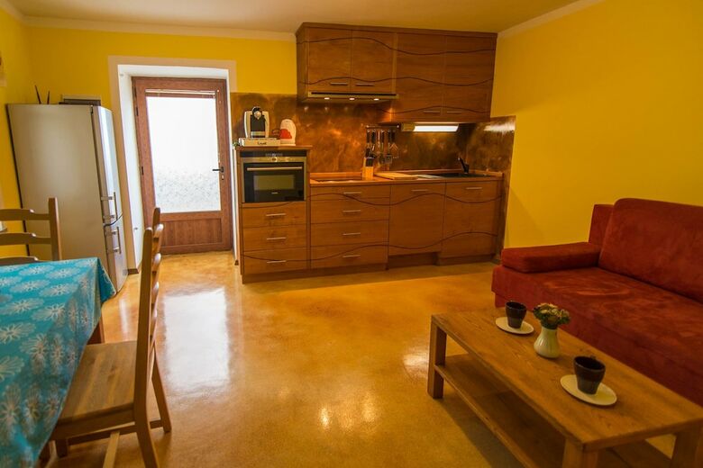 Apartments Mraki?