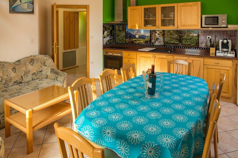 Apartments Mraki?
