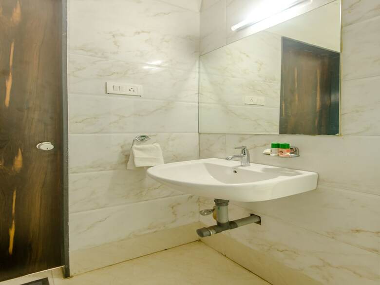 Oyo 9738 Hotel House Khas Suites
