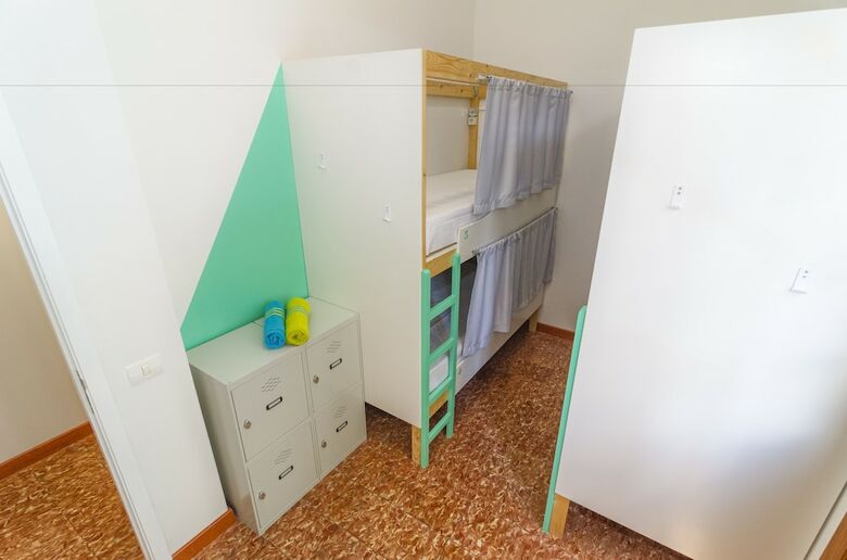 Hostal La Fabrica Urban Hostel