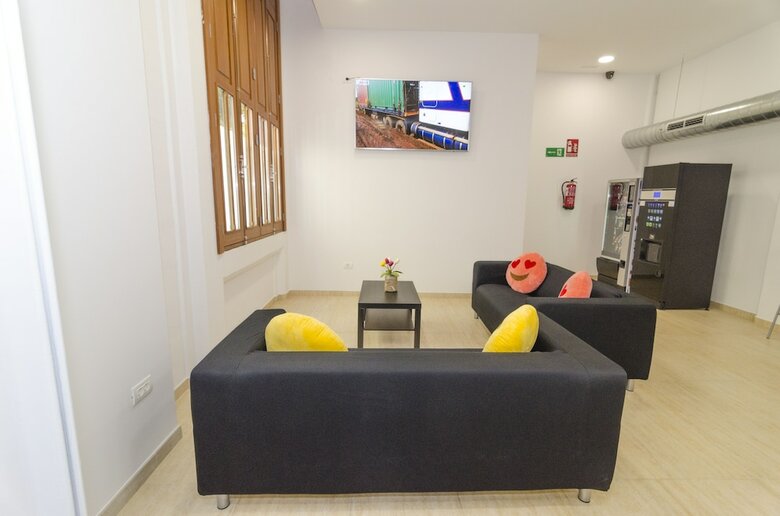 Hostal La Fabrica Urban Hostel