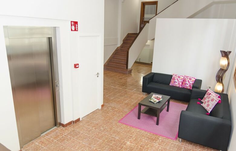 Hostal La Fabrica Urban Hostel
