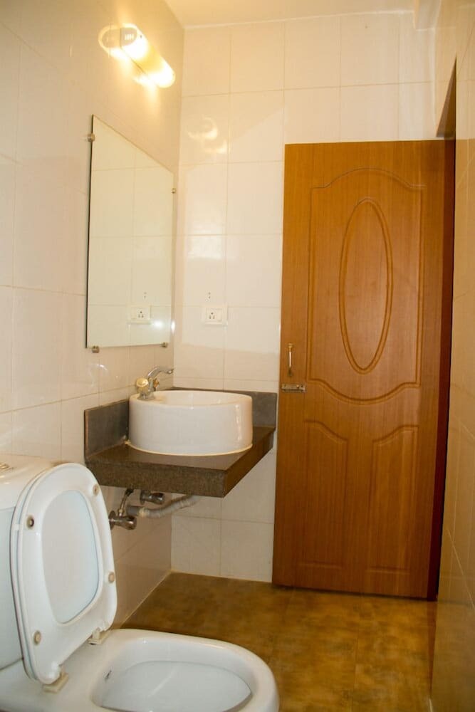 Hotel Nirvah Candolim Beach Holiday Stay