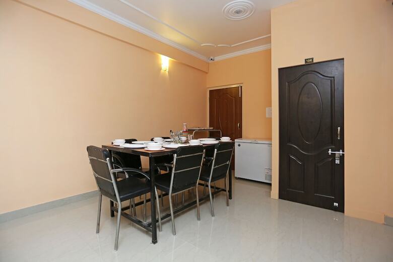 Hotel Oyo 10456 A R Residency