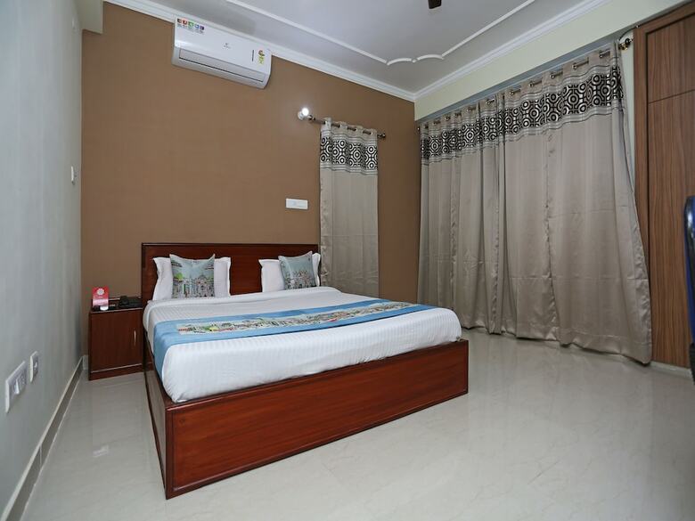 Hotel Oyo 10456 A R Residency