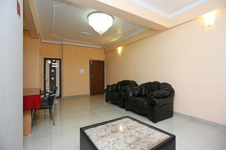 Hotel Oyo 10456 A R Residency