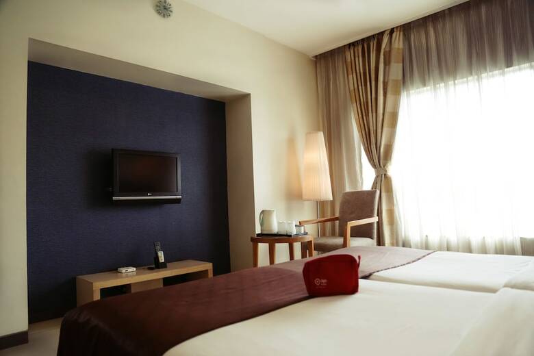 Oyo 697 The Sirona Hotel