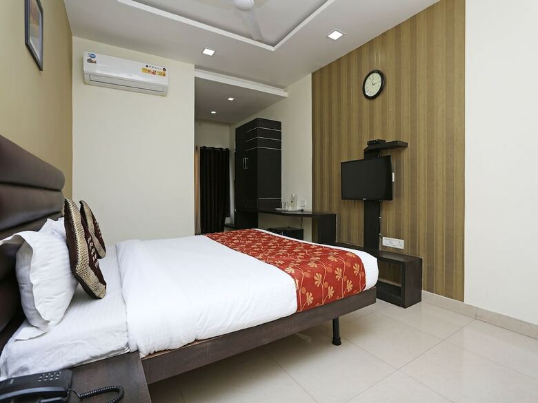 Oyo 8173 Hotel Singh Palace