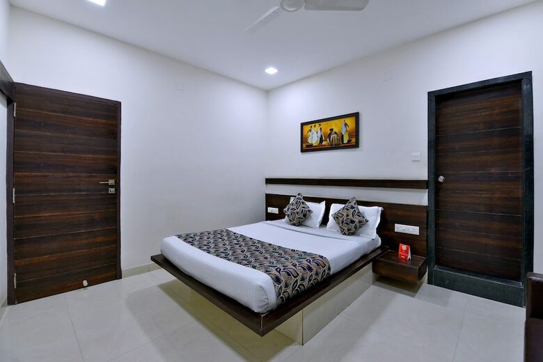 Oyo 8022 Hotel Sunil Inn