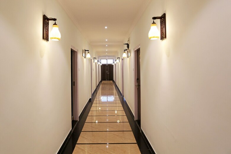 Oyo 9856 Hotel Mp Inn
