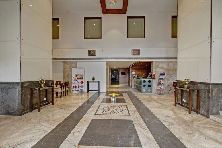 Oyo 8169 Hotel Salem Castle