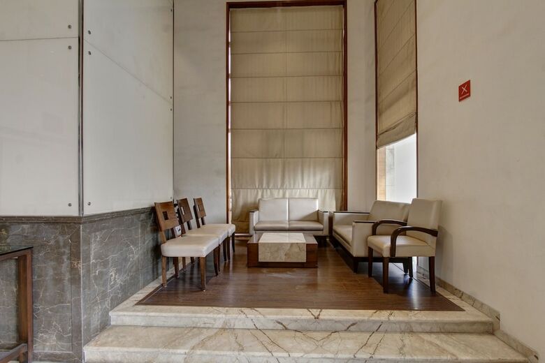 Oyo 8169 Hotel Salem Castle