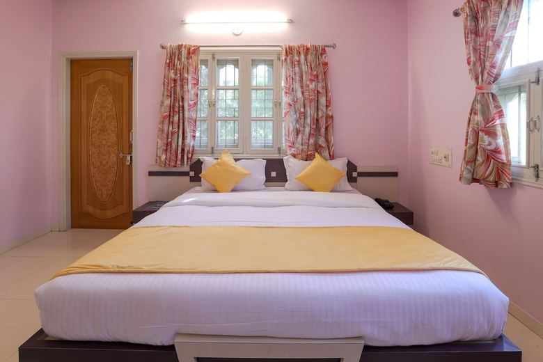 Hotel Oyo 10031 Wind Chimes Boutique Guest House