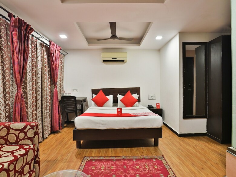 Oyo 1635 Hotel Dash Continental