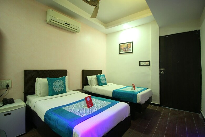 Oyo 1635 Hotel Dash Continental