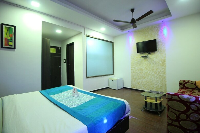 Oyo 1635 Hotel Dash Continental