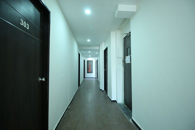 Oyo 1635 Hotel Dash Continental