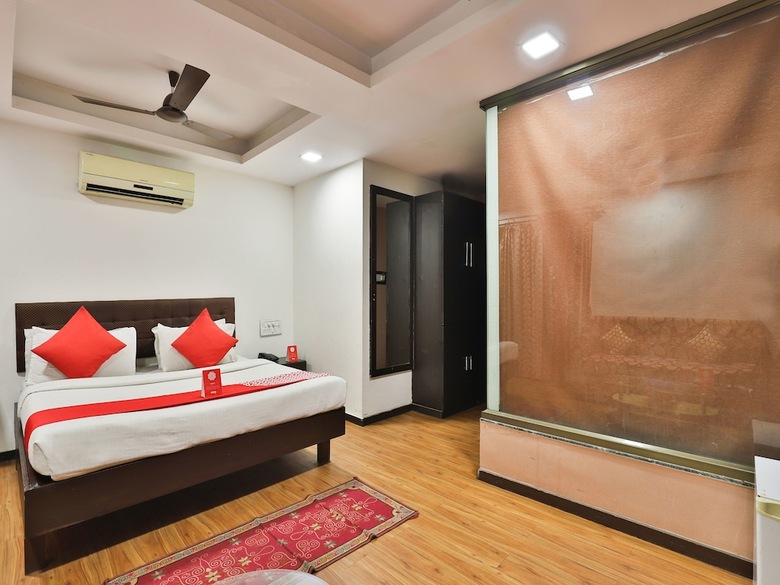 Oyo 1635 Hotel Dash Continental