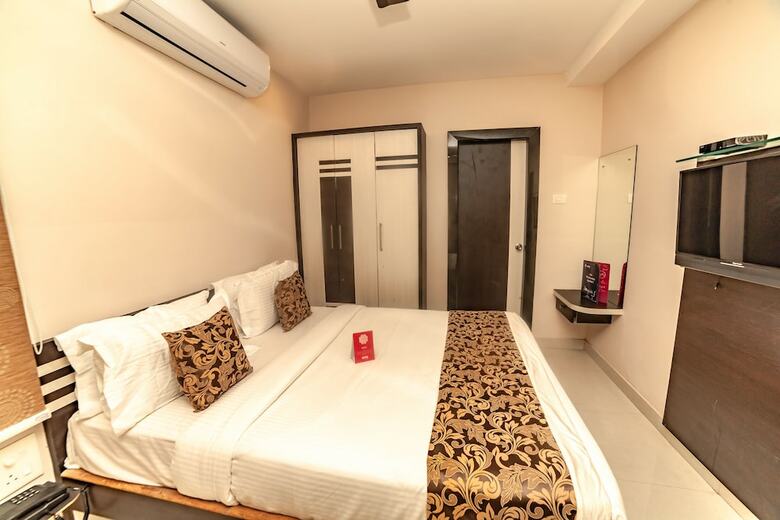 Oyo 9804 Hotel Sr Residency