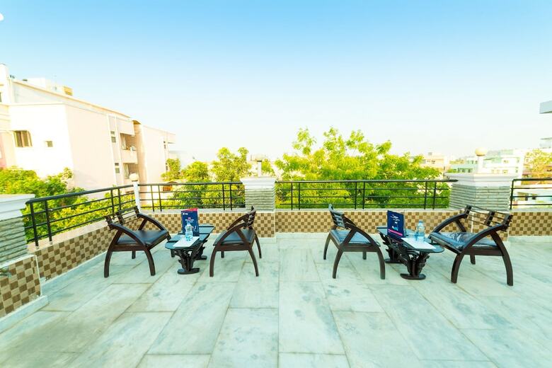 Hotel Oyo 9054 Velaga Inn